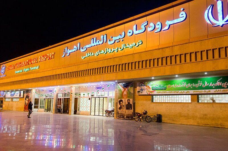 خبرنگاران نقص فنی هواپیما را به اهواز برگرداند خبرنگاران نقص فنی هواپیما را به اهواز برگرداند